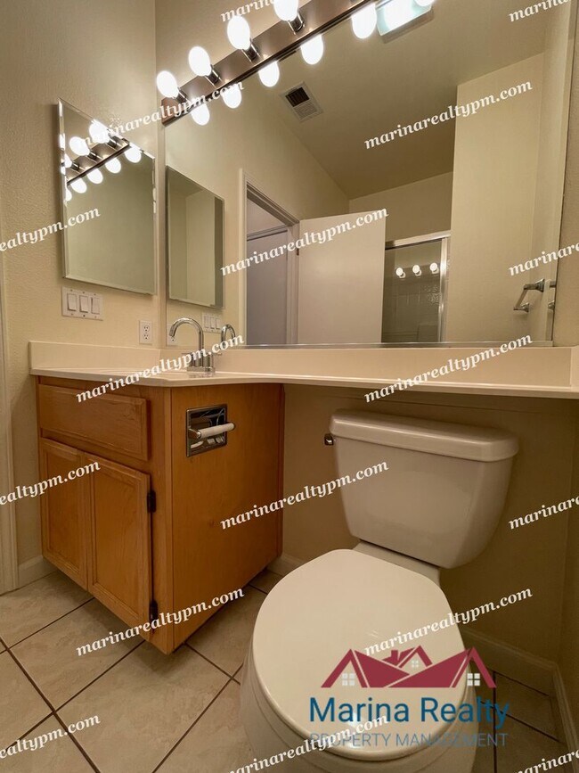 Building Photo - 2611 Bayfront Ct