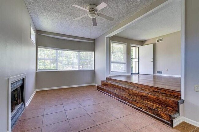 Building Photo - Awesome East Memphis Home