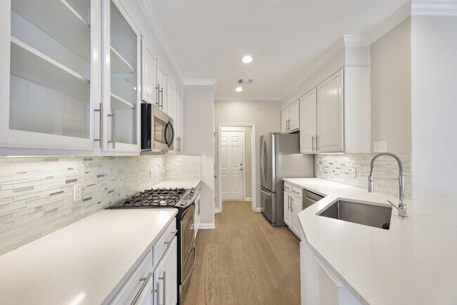 Building Photo - 7500 Shadowridge Run