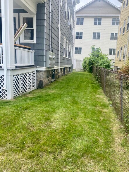 Building Photo - 2 Chester St