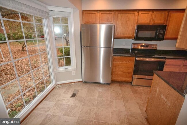 Building Photo - 1666 Albermarle Dr