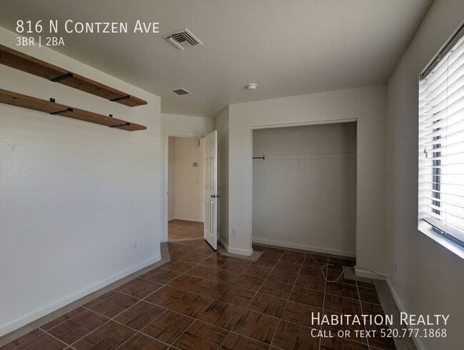 Building Photo - 816 N Contzen Ave