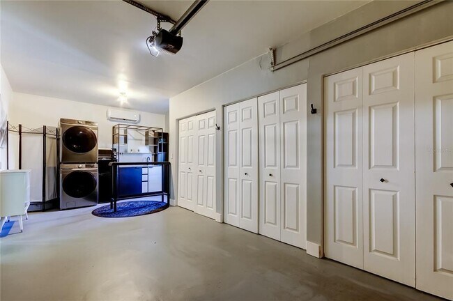 Building Photo - 375 10th Ave N