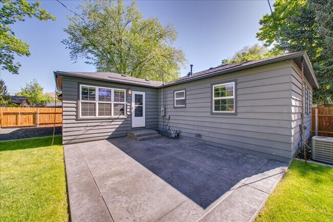 Building Photo - Adorable Corner Lot Home in North End