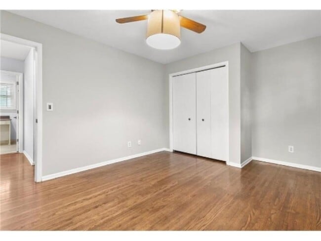 Building Photo - 6325 Brookview Ave