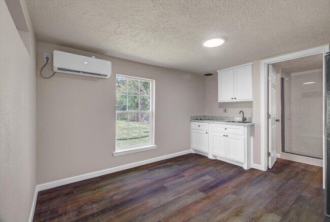 Building Photo - 1118 Cypress St