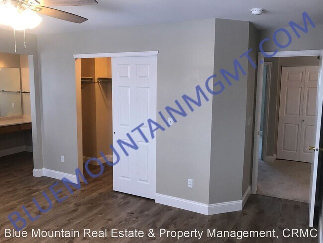 Building Photo - 2 br, 2.5 bath House - 3719 Range Drive