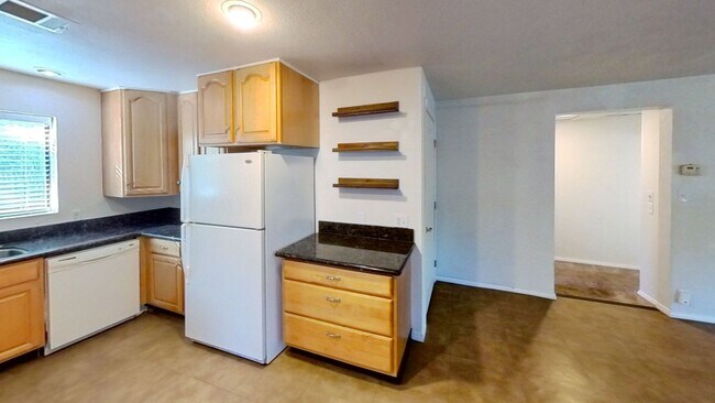 Building Photo - 3 Bedroom, 3 Bathroom Live Oak Canyon Home...