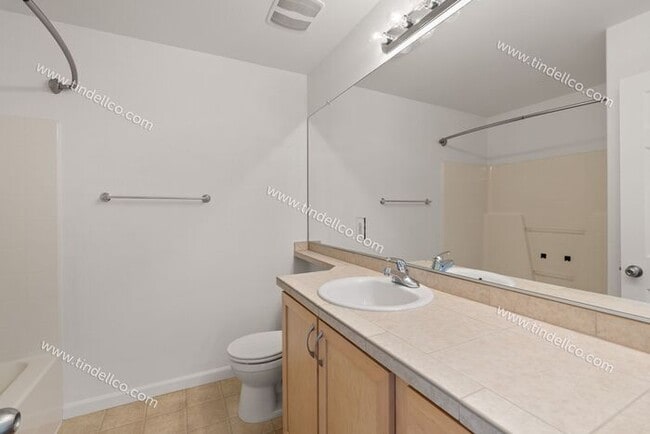 Building Photo - Charming Townhome w/ Fireplace, Balcony & ...