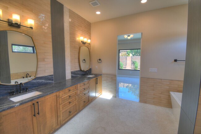 Building Photo - Brand New 3bd/2ba Available