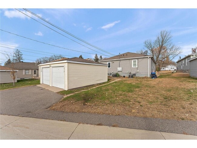 Building Photo - 1408 Lake St NE