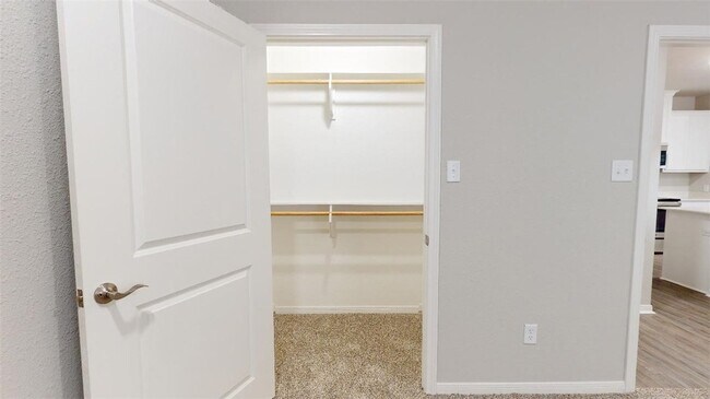 Building Photo - 1326 Prairie Dr