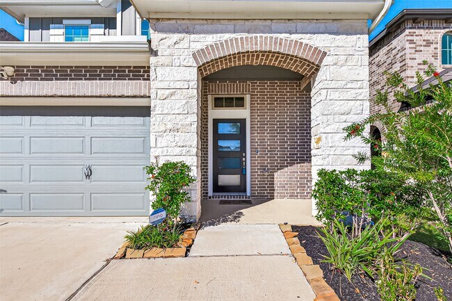 Building Photo - 23754 Pullin Market Dr