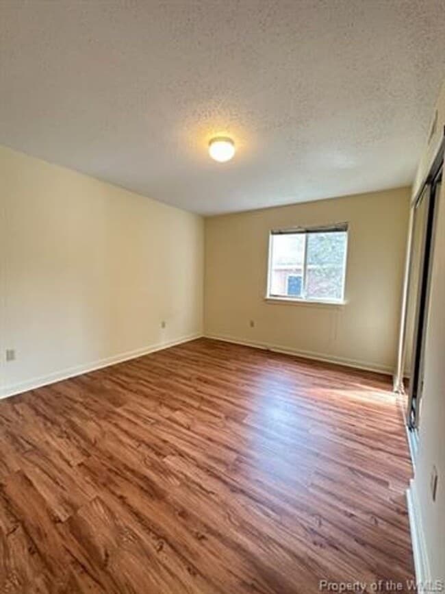 Building Photo - 2 Bed 1 Bath Condo