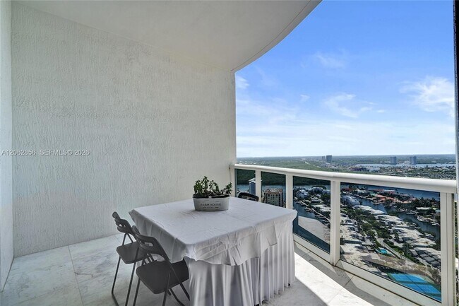 Building Photo - 16001 Collins Ave