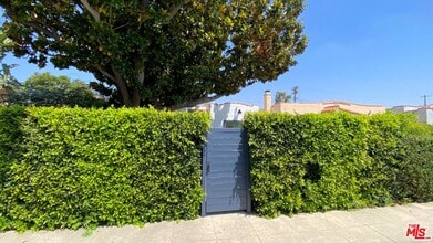 Building Photo - 3835 Hollypark Pl