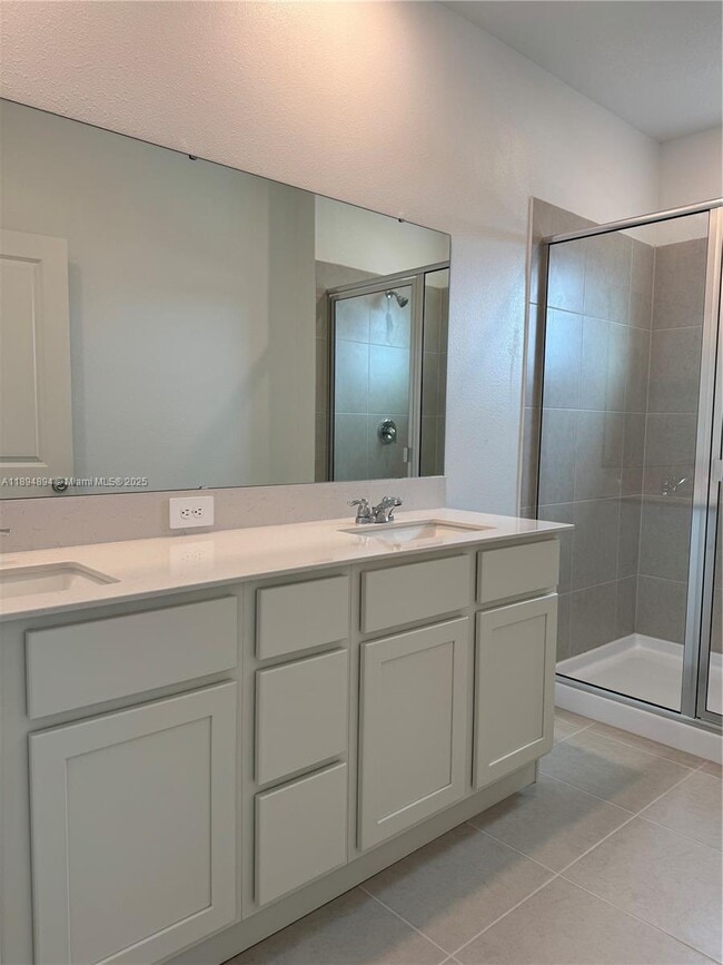 Building Photo - 512 Hart Ln