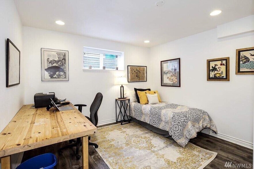Extra Bedroom/Office - 3648 44th Ave SW
