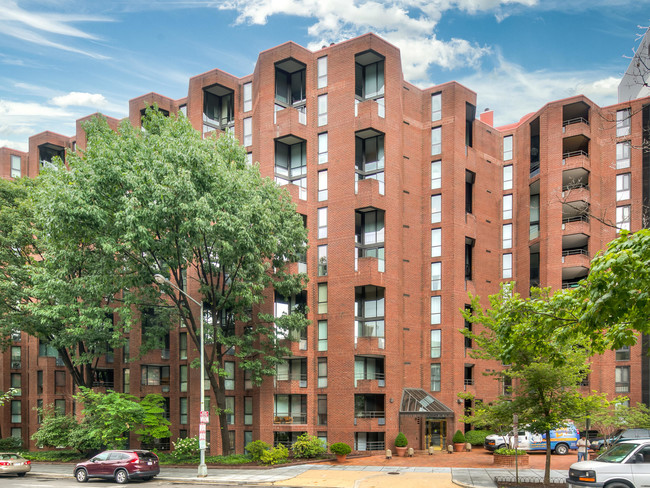 Primary Photo - 1099 22nd St NW