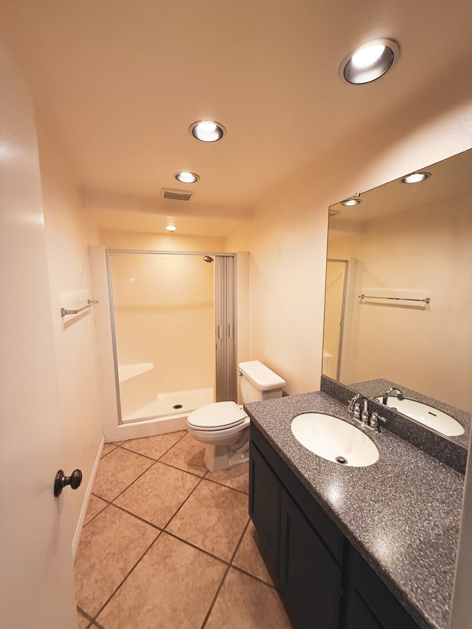 GUEST BATH - 1603 Augusta Plz