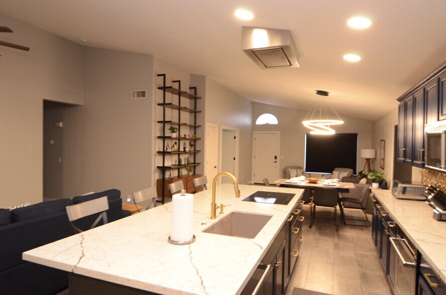 Building Photo - 1671 E Redfield Rd