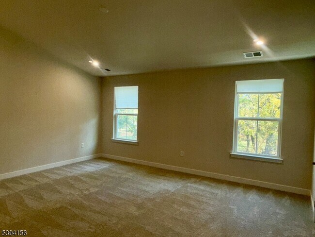 Building Photo - 8 Owen Ct