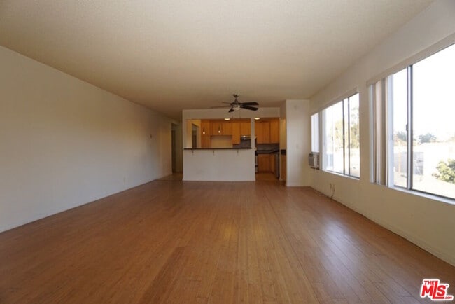 Building Photo - 1033 6th St