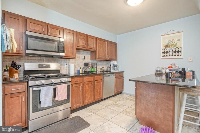Building Photo - 523 N 20th St