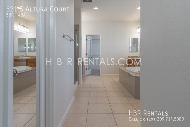 Building Photo - 521 S Altura Ct