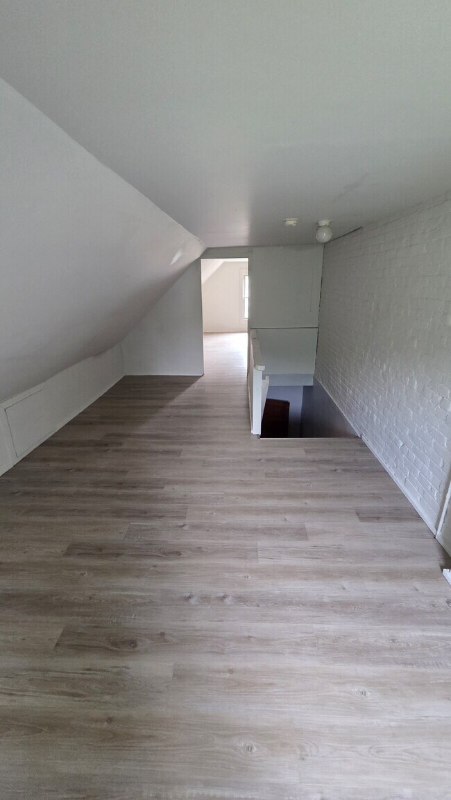 Building Photo - 3 Bedroom with Finished Attic Space/4th Room!