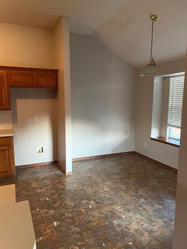 Building Photo - Beautiful edmond home for lease