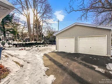 Garage - 822 Edgewood Pl