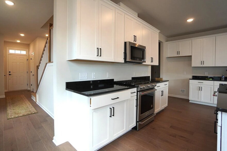 Building Photo - 612 America Dr