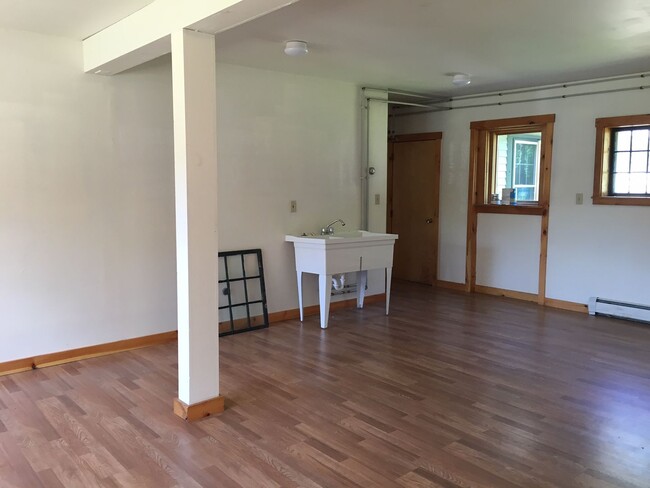 Building Photo - Single Family Home