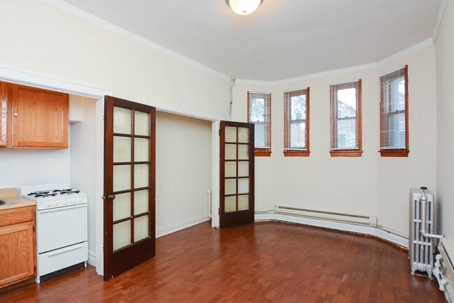 Building Photo - 4650 N Paulina St