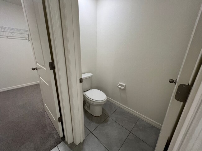 Building Photo - 4 Bedroom, 2 Bathroom Home in the Highly D...