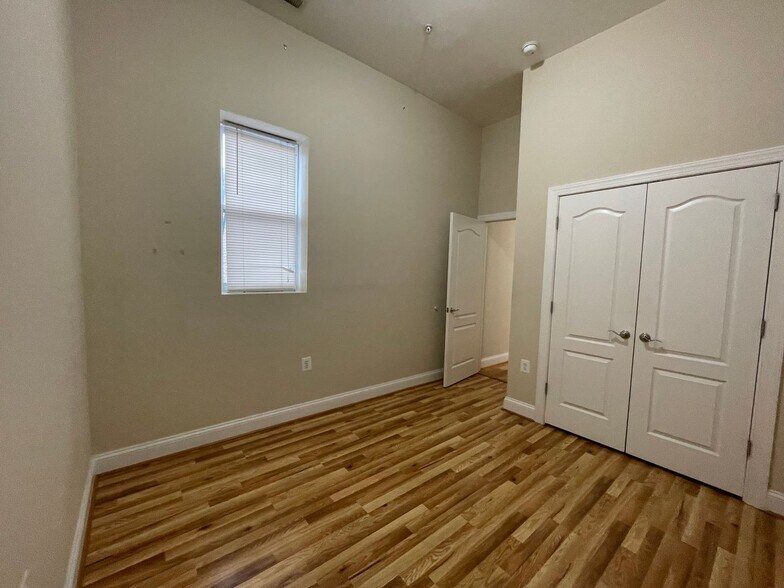 Building Photo - 1319 Park Rd NW