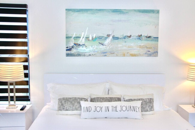 Building Photo - 830 SW 14th Ct