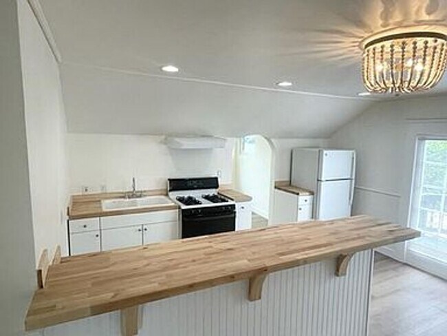 Primary Photo - Upstairs 2 Bedroom Apartment with Extra St...