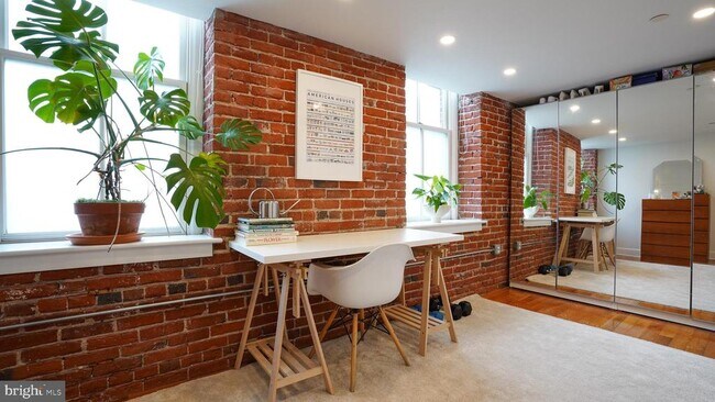 Building Photo - 2551 Trenton Ave