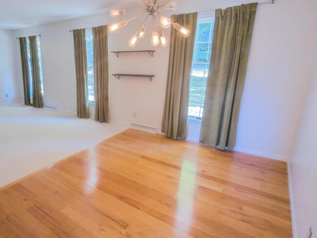 Building Photo - 122 Maxwell Dr