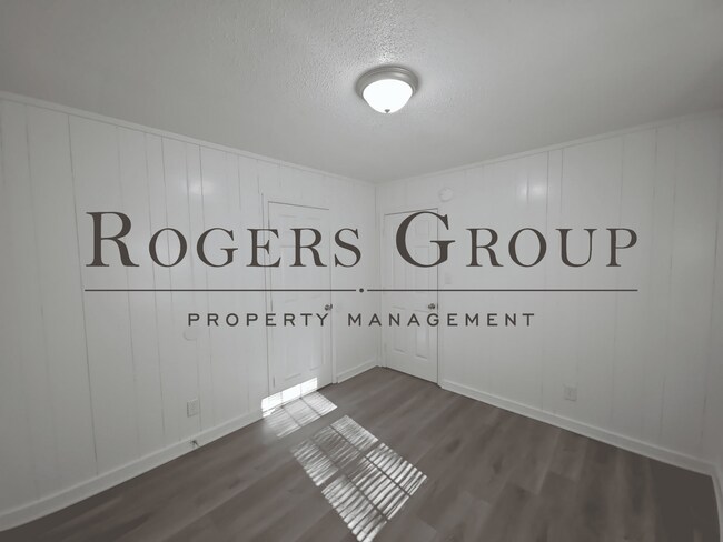 Building Photo - #450 - 109-111 Carter St Duplex