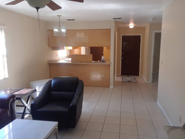 Building Photo - 1303 Candlewyck Dr