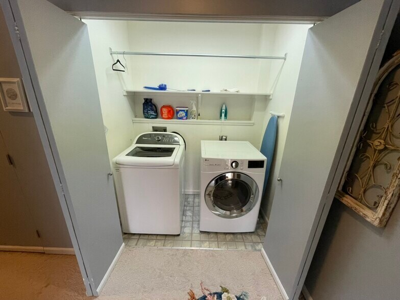 Building Photo - 90 Bishop Sq