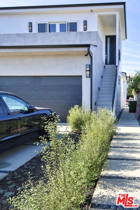 Building Photo - 8505 Belford Ave