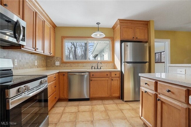 Building Photo - 7429 Sylvan Dr