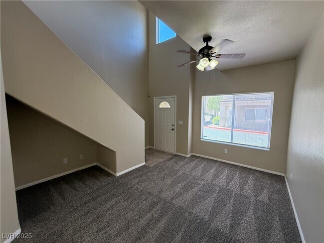 Building Photo - 78 Falcon Feather Way
