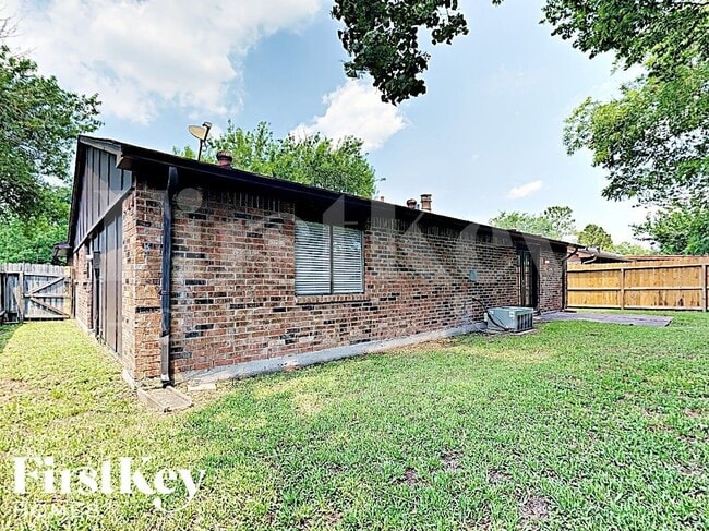 Building Photo - 6914 Pickett Dr