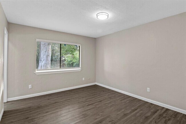 Building Photo - 519 Windsor Dr