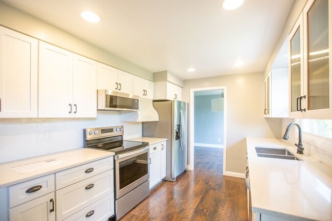 Building Photo - South Salem 4 Bedroom 2 Bath Home Available Mid June !!!